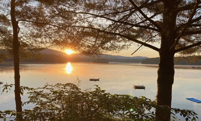 Holderness Cabaña | Cozy and comfortable cottage on Squam