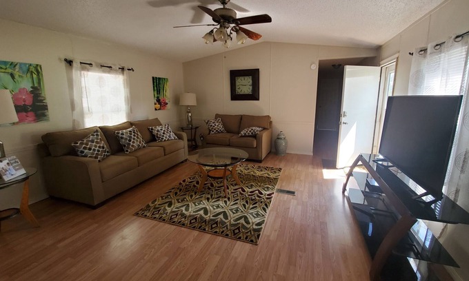 Jerome Casa | Cozy and Comfy sleeps up to 8