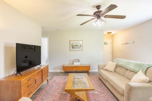 Statesboro Casa | Cozy and Contemporary Villa 1 Mile from GSU