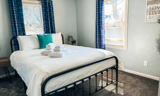 Holland Casa | Cozy and Convenient 2BR in Prime Central Location