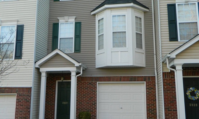 Greensboro Casa | Acogedora y conveniente casa adosada amueblada con vista