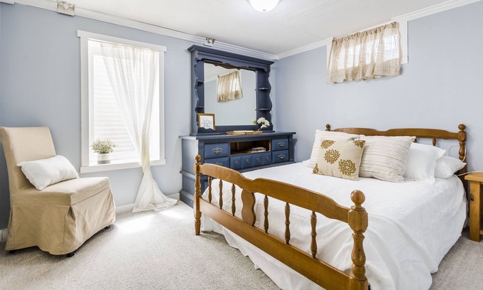 Manhattan Cabaña | Cozy and cute! Quick access to Manhattan Amenities