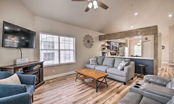 Table Rock Apartamento | Cozy and Deluxe Branson Condo Balcony and Pool Access