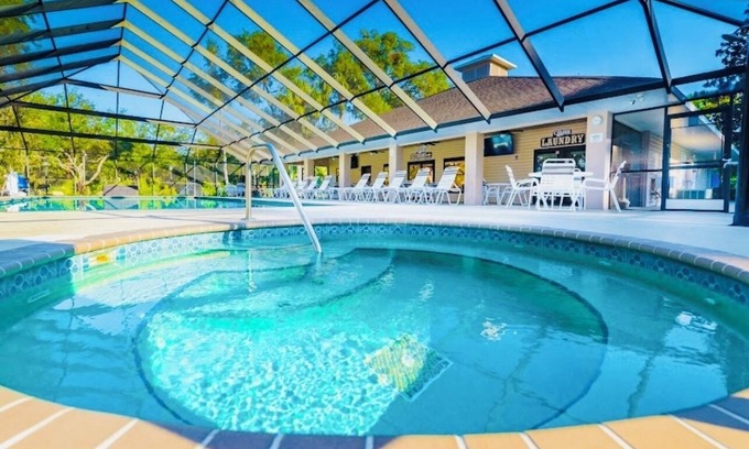 Crystal River Cabina | Cozy and fully equipped cabin in Crystal River Fl. Screened-In outdoor pool.