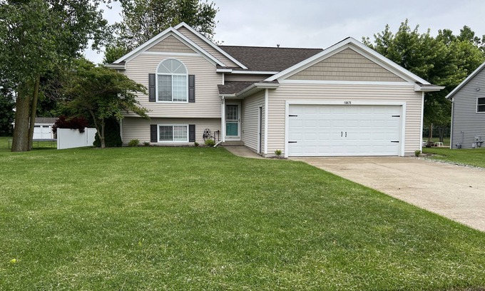 Allendale Casa | Cozy and modern family home nestled in small-town community