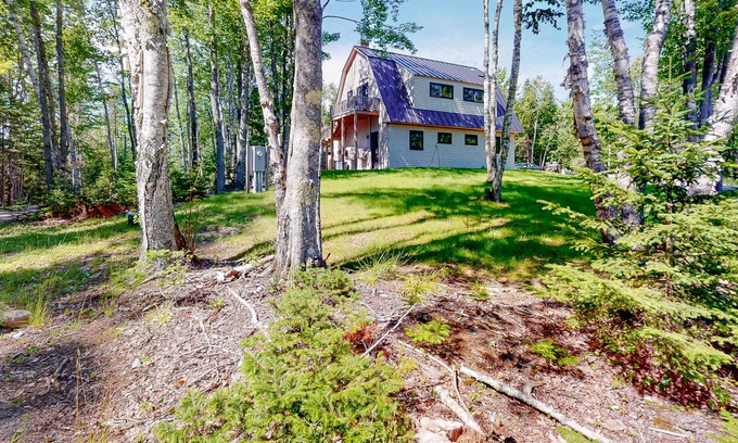 Lamoine Cabaña | Cozy and modern hideaway - walk to the beach - fast WiFi & washer/dryer
