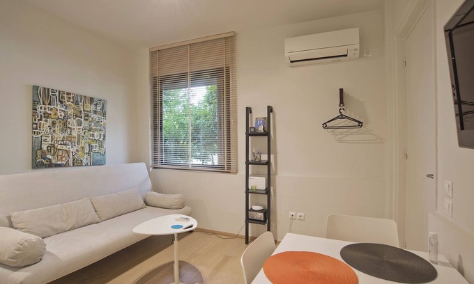 Vouliagmeni Apartamento | Cozy and modern studio Vouliagmeni