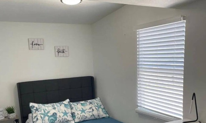 Greenacres Casa | Cozy and Peaceful House in WPB close to the airport and main highways