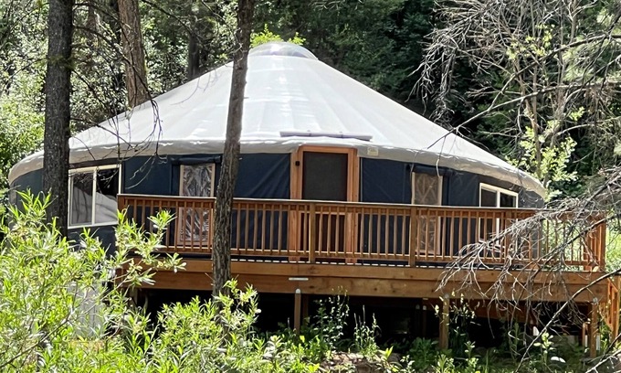 Boise Cabina | Cozy and POSH-est Yurt in gorgeous Boise National Forest