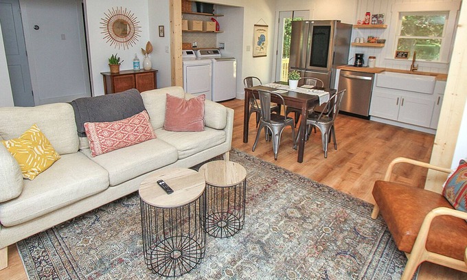 Davidson Cabaña | Cozy and private 2-bed cottage close to Lake Norman/ Charlotte