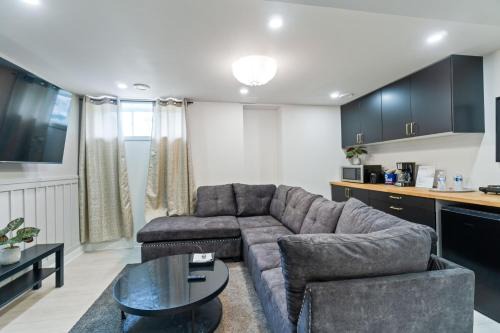 Carleton Place Apartamento | Cozy and Private Basement Suite with All Amenities