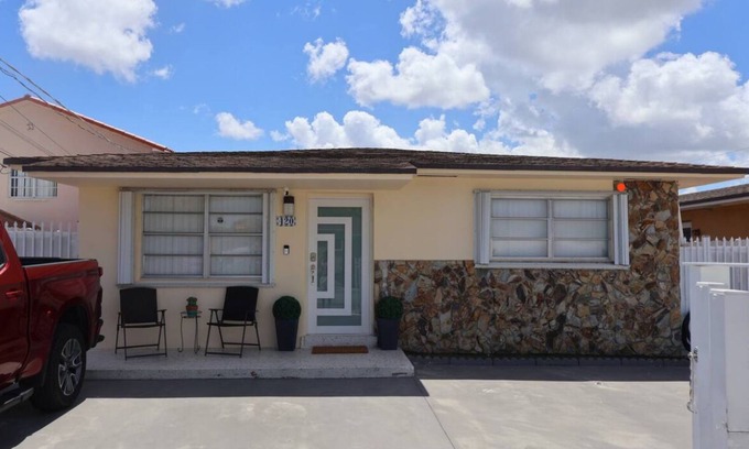 Flagami Casa | Cozy and Private Guest House by Miami Airport