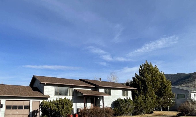 Butte Casa | Cozy and Quaint 2 Bedroom close to the Lady of the Rockies