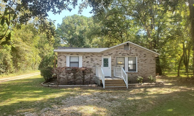 Driftwood Casa | Cozy and quiet getaway close to Park & Bay