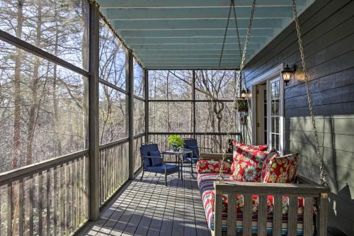 Blue Ridge Apartamento | Cozy and Quiet Studio with Porch, Near Scenic Railway!