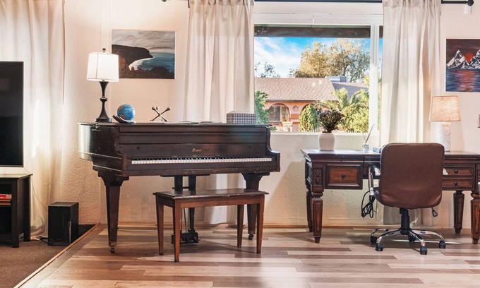 Deer Valley Casa | cozy and relaxing atmosphere , located in North Phoenix