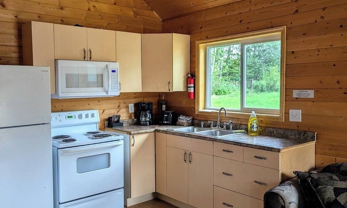 Regional District of Fraser-Fort George Cabina | Cozy and Relaxing Getaway Cabin #11