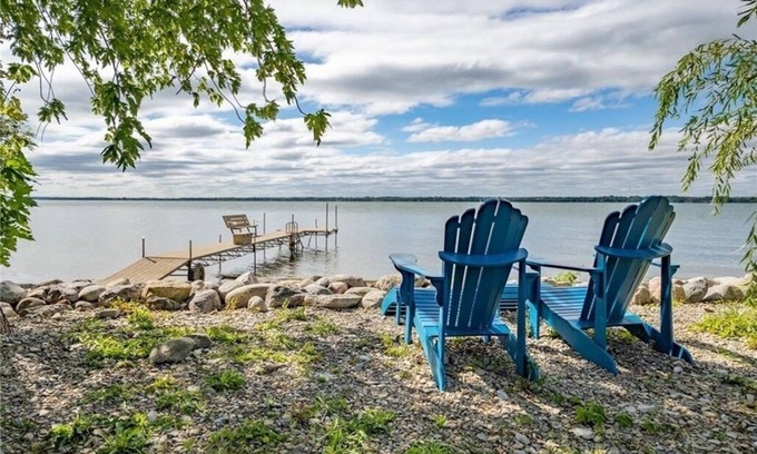 Cressy Cabaña | Cozy and Scenic Lakefront Cottage in Prince Edward County.
