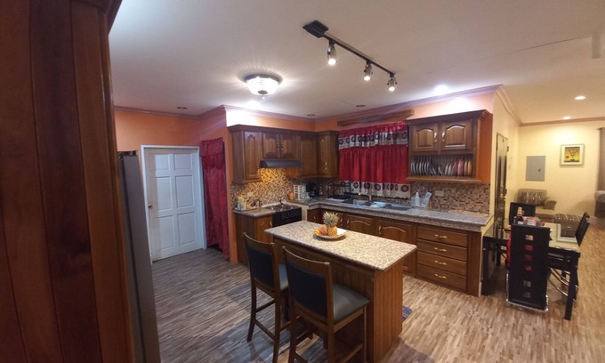 Longdenville Casa | Cozy and Secure House
