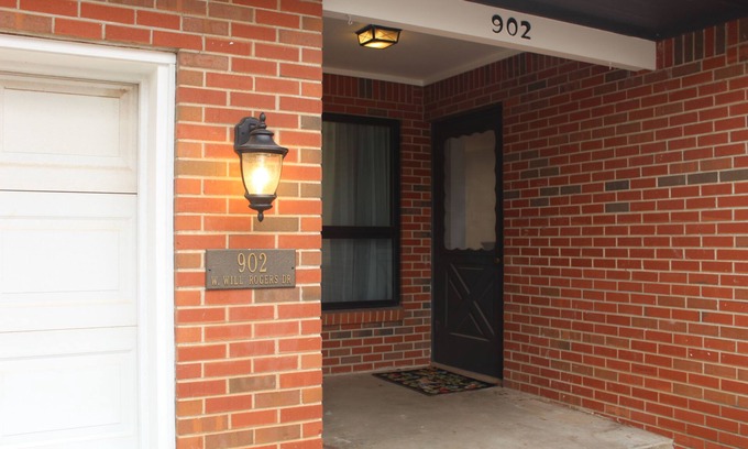 Stillwater Casa | Cozy and spacious 4-bedroom house in the heart of campus. Walk to Boone Pickens!