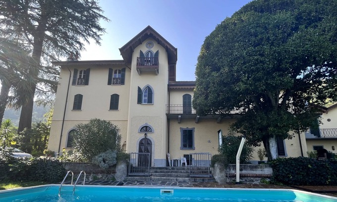 Meina Apartamento | Cozy and spacious apartment in historic villa with lake view and swimming pool