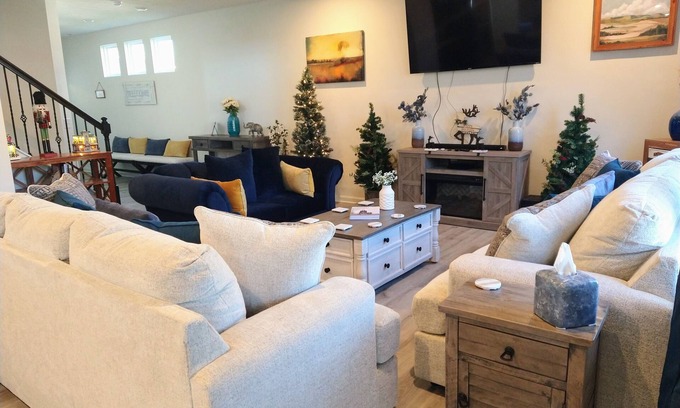 Noblesville Casa | Cozy and Spacious home near Ruoff, Grand Park, Conner Prairie & Clay Terrace