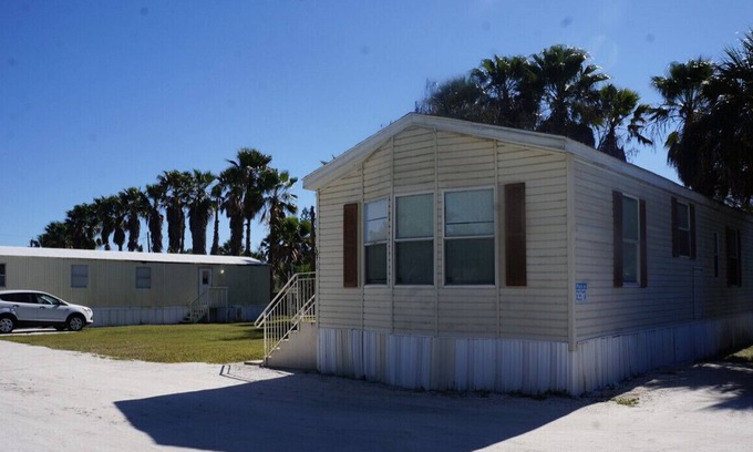 Taylor Creek Casa | Cozy and spacious one 1/1 with Living Room space fully furnished.