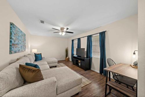 El Lago Casa | Cozy and Stylish 3-Bedroom Sanctuary