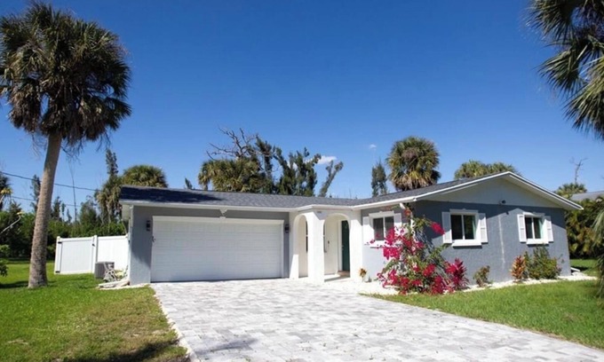 Saint James City Cabaña | Cozy and warm 3-bedroom cottage with a pool in the island