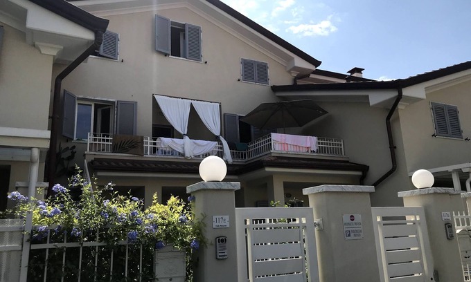 Marina di Carrara Apartamento | Cozy apartment 800 mt from the beach