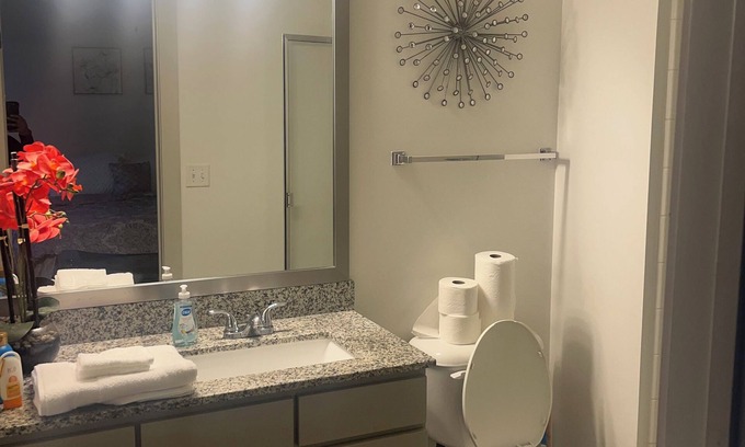 Lebanon Apartamento | Cozy Apartment 2bd 2ba with balcony. Washer and dryer included. Full kitchen.