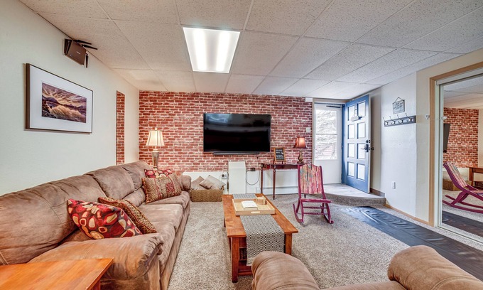 Russian Jack Park Apartamento | Cozy Apartment < 4 Miles to Downtown Anchorage!