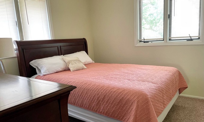 Cedar Rapids Apartamento | Cozy Apartment. Close to downtown, Newbo and easy access to I 380