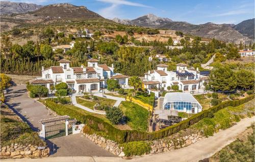 Alcaucín Apartamento | Cozy Apartment In Alcaucín With Wifi
