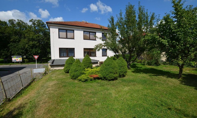 Vysoke Myto Apartamento | Hermoso apartamento en Vysoké Mýto con jardín y terraza compartidos