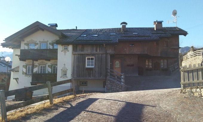 Vigo di Fassa Apartamento | Acogedor apartamento con vistas a las montañas de los Dolomitas, wifi gratis y estacionamiento privado