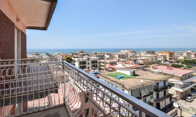 Mondragone Apartamento | Acogedor apartamento en Mondragone con.