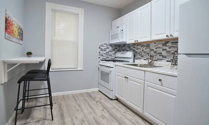North Greece Apartamento | Cozy Apartment in Quiet Spencerport with Private Deck
