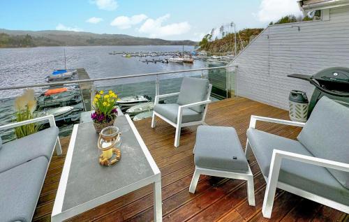 Tysnes Apartamento | Cozy Apartment In Uggdal With Wifi