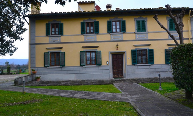 Badia a Settimo Apartamento | Cozy apartment in the green, 20min. from Florence with private parking spaces
