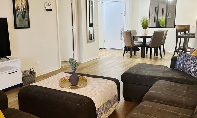 Lombard Apartamento | Cozy Apartment Mins from OakBrook mall, restaurants and attractions.