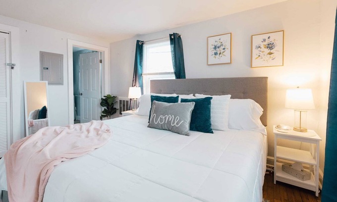 Bristol Apartamento | Stylish Bristol Retreat with Productivity Space