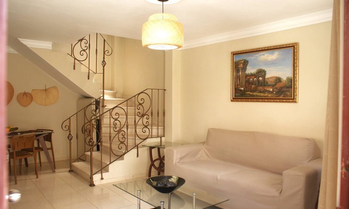 Viejo Arroyo Hondo Apartamento | Acogedor apartamento de 2 niveles. !A pocos minutos del centro de la ciudad!