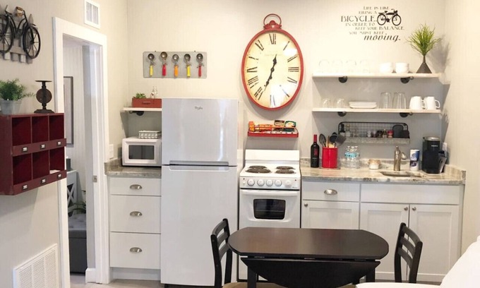 Downtown Dunedin Apartamento | Cozy Apartment Overlooking Downtown Dunedin