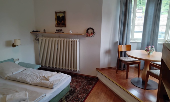 Hohenaschau im Chiemgau Apartamento | Cozy apartment with bay window in the Weber family's Haus zur Burg (Ap108)