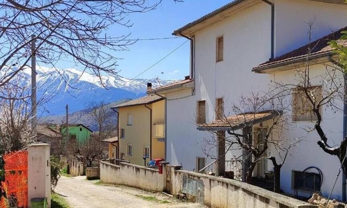 Tempera Casa | Cozy apartment with private garden and parking in L'Aquila