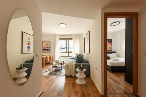 Kerem HaTeimanim Apartamento | Cozy Apt 4-min from the Beach with Mamad by Sea N' Rent
