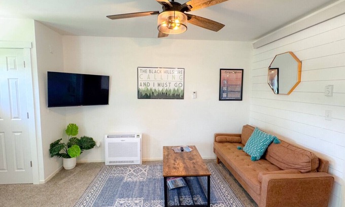Spearfish Apartamento | Cozy Apt, Great Location, Patio, Walk to Downtown!