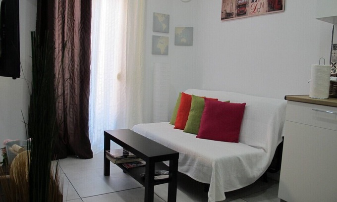Sant Adria de Besos Apartamento | COZY APT. NEXT TO BEACH AND 14 MIN TO BARCELONA