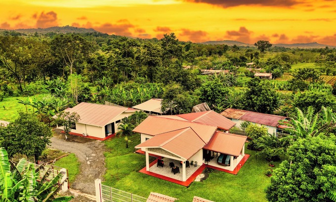 Llanuras del norte Apartamento | Cozy Apt next to famous river Rio Celeste perfect for Family/couple Adventure